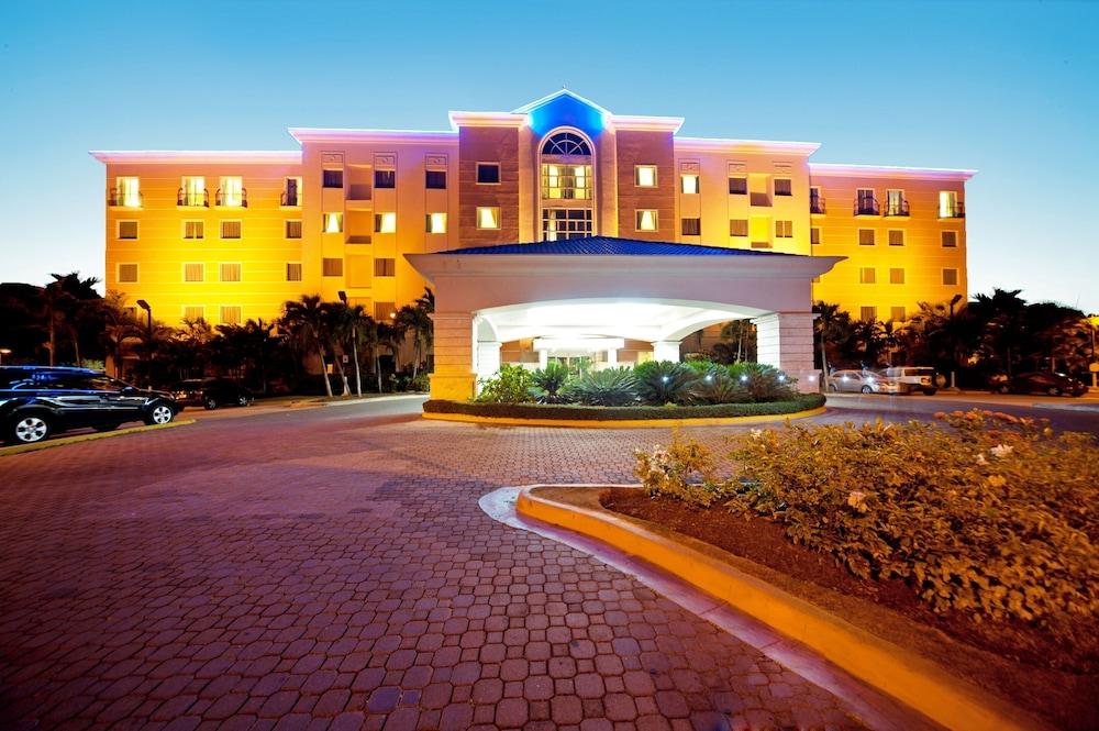 Hodelpa Garden Court Hotel Santiago De Los Caballeros Ngoại thất bức ảnh